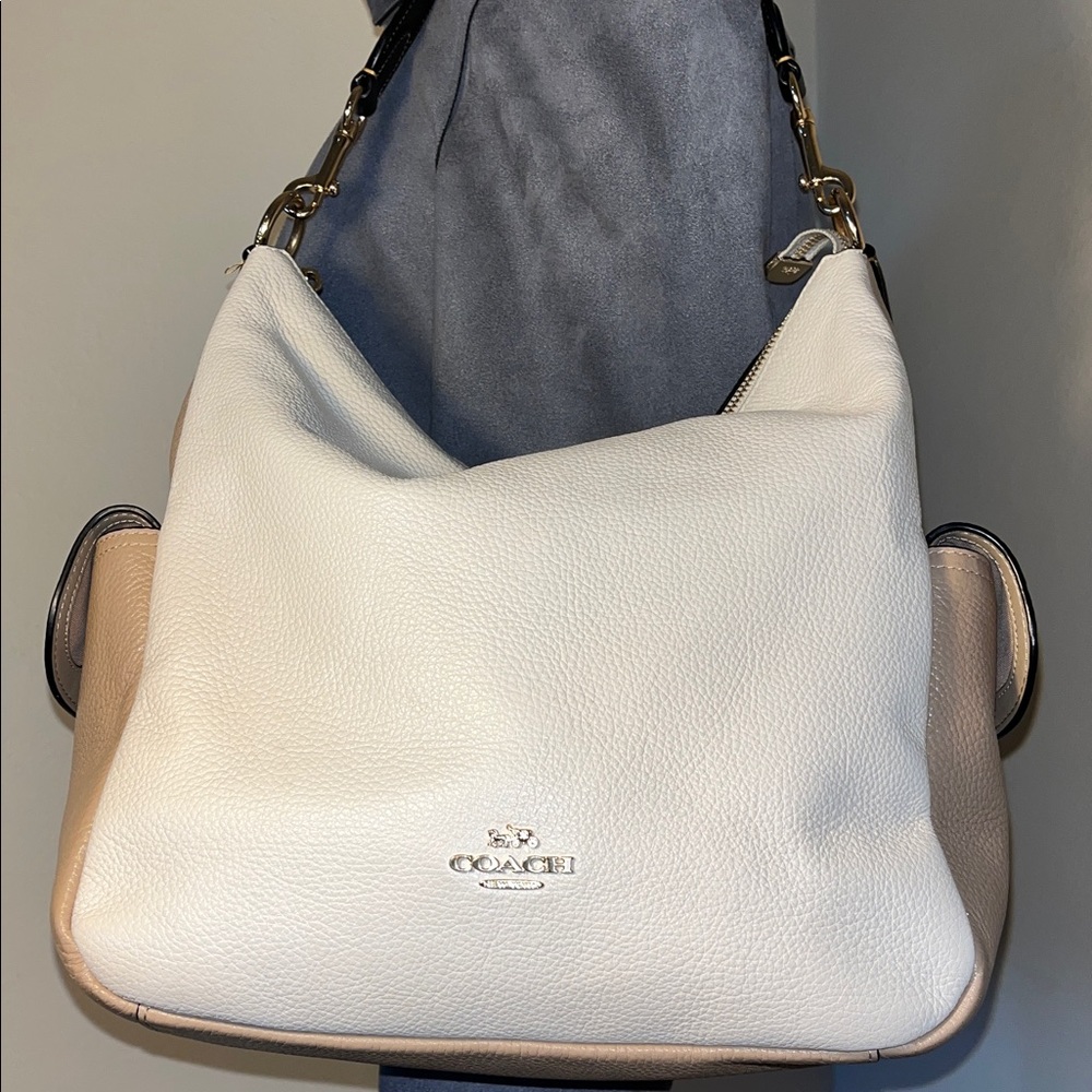 Coach Pennie Shoulder Bag in Pebbled Leather -Authenticated